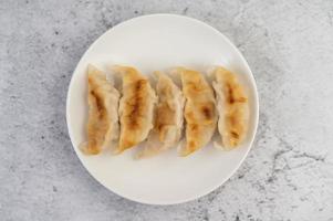 albóndigas tradicionales de gyoza foto