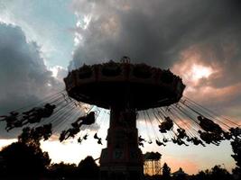 Allentown, Reino Unido, 2020 - silueta de un carrusel en Dorney Park foto