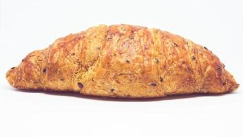 Pan croissant, croissant de Francia aislado sobre fondo blanco. foto