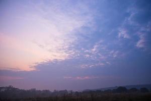 el cielo al amanecer foto