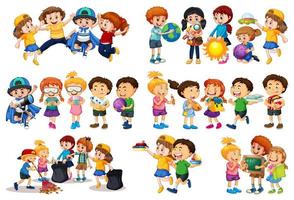 Conjunto de diferentes niños jugando con sus juguetes personaje de dibujos animados aislado sobre fondo blanco. vector