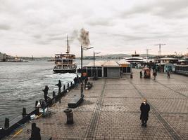 vista al mar de eminonu foto