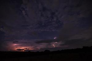 relámpago en la noche foto