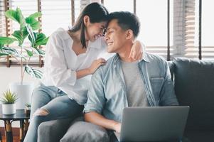 pareja en casa foto