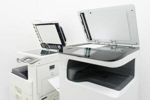 fotocopiadora es una máquina que hace copias en papel de documentos y otras imágenes visuales, dispositivo multifunción de primer plano, impresora, escáner, fotocopiadora foto
