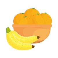 Frutas frescas, plátanos y naranjas en un tazón, en fondo blanco.