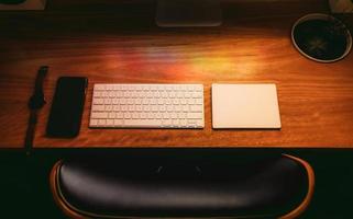 Fotografía de primer plano de teclado de computadora inalámbrico blanco foto