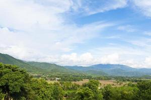montañas y bosques en tailandia foto