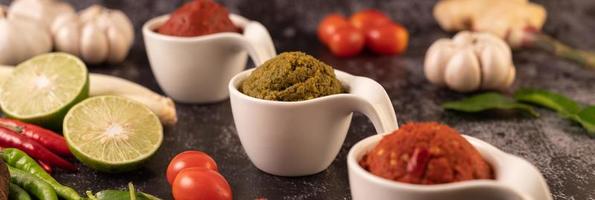 pasta de curry rojo a base de chiles foto