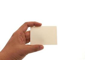 mano que sostiene la tarjeta de visita en blanco foto