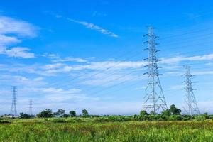 torres de alta tensión en tailandia foto
