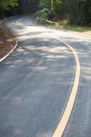 carretera con curvas en tailandia foto