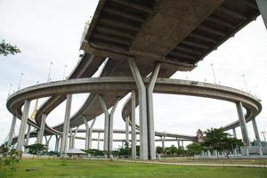 puentes de curvas sinuosas foto