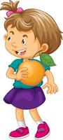 Una niña sosteniendo un personaje de dibujos animados de fruta naranja aislado sobre fondo blanco. vector