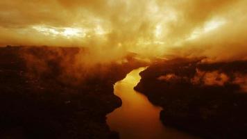 luchtfoto lanscape met rivier en bos