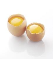 dos huevos frescos foto