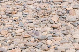 rocas en la arena foto