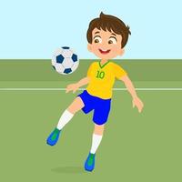 niño juega con balón de fútbol vector