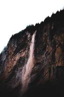 hermosa cascada en suiza