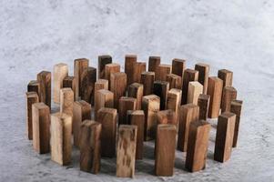 bloques de madera, utilizados para juegos de dominó