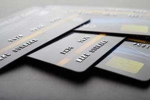 tarjetas de crédito apiladas juntas