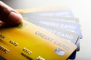 imágenes de primer plano de varias tarjetas de crédito