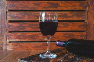 Red wine on wood background