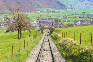 ferrocarril en mt. stanserhorn, suiza foto