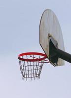 canasta de baloncesto con red de cadena foto