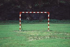 vieja portería de fútbol foto