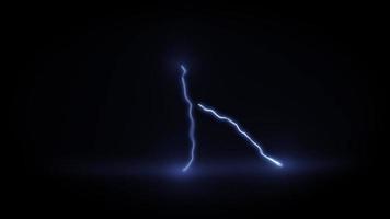 brüllender Donner mit hellem Blitz, der auf einem Nachthimmel blitzt video