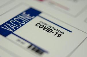 una etiqueta de vacuna contra el coronavirus para el covid-19 foto