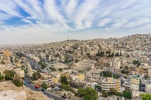 Paisaje urbano del centro de Ammán al anochecer, Jordania foto