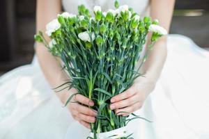 Brid holding flowers photo