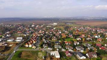 vue aérienne d'un village en 4 k video