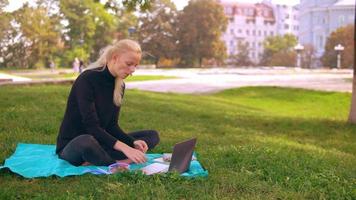 Busy girl works and eats outdoors video