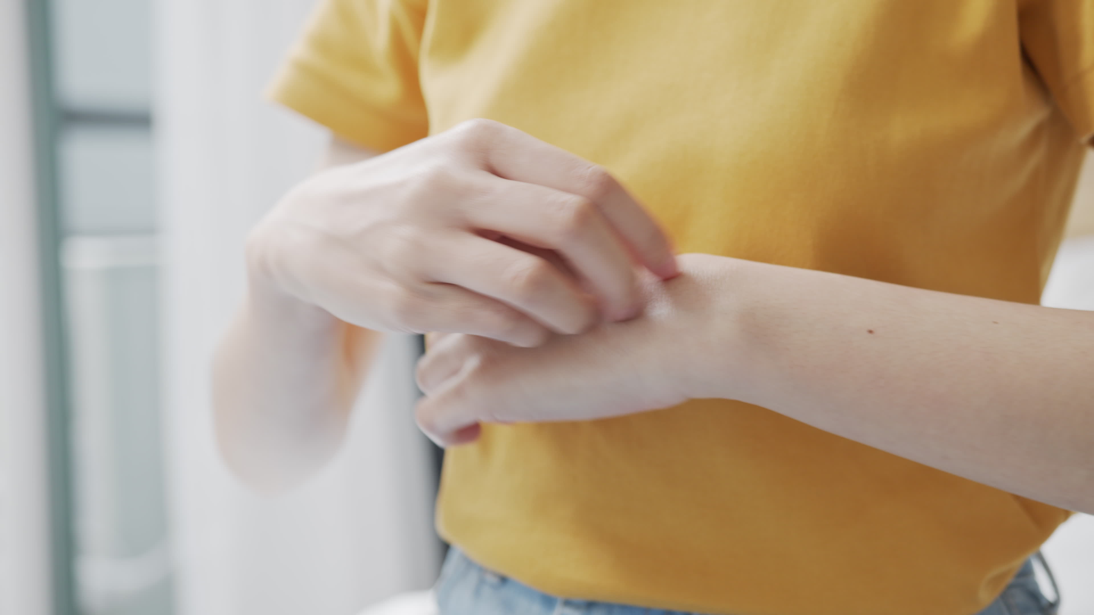 Left Hand Itching Female Meaning - 5nccawo