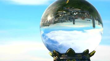 reflet du paysage urbain dans le laps de temps de boule de verre