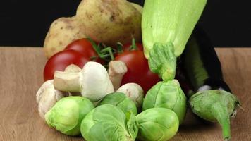 mistura de vegetais frescos e deliciosos video