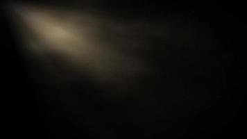 Spotbeleuchtung mit Raucheffekt auf schwarzem Hintergrund video