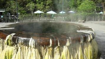 source chaude piscine bien video