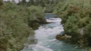 Super 8 - tobender Huka Wasserfall in Neuseeland video