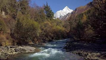 parque nacional siguniangshan, china video