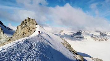 over de top van de gletsjers van de tonale pas video