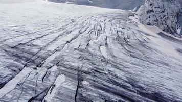 über die Gletscher des Tonale Pass Mountain fliegen video