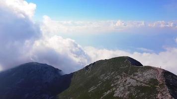 vliegen over de monte baldo-bergtop video