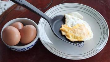 Person serve the fried eggs on a plate video