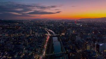 zonsondergang bij de stad van Kyoto in japan