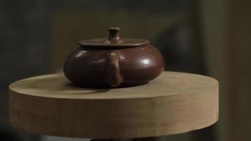 Yixing clay teapot video