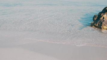 baleariska ön formentera transparenta strandvågor